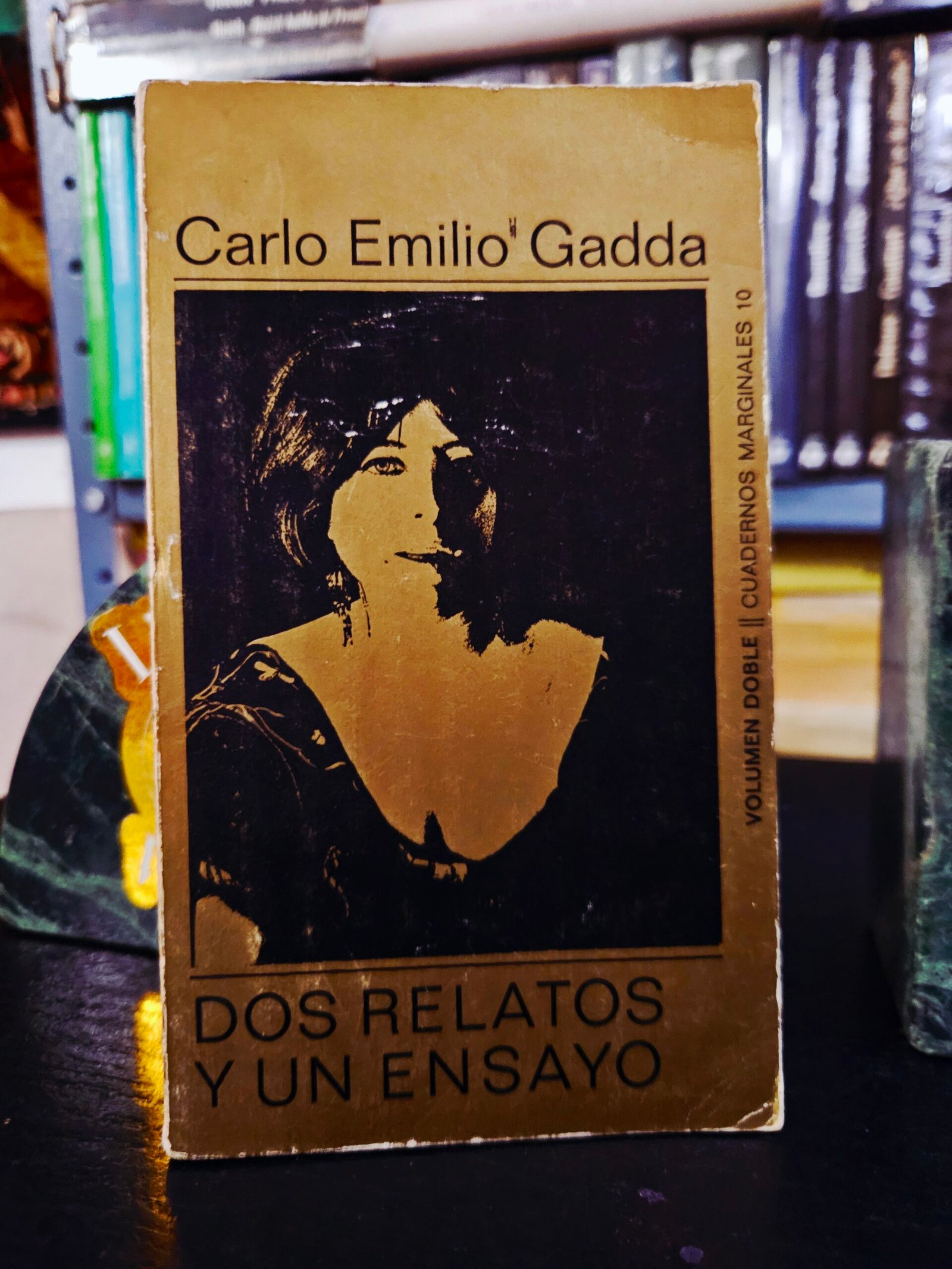 Dos Relatos y un Ensayo