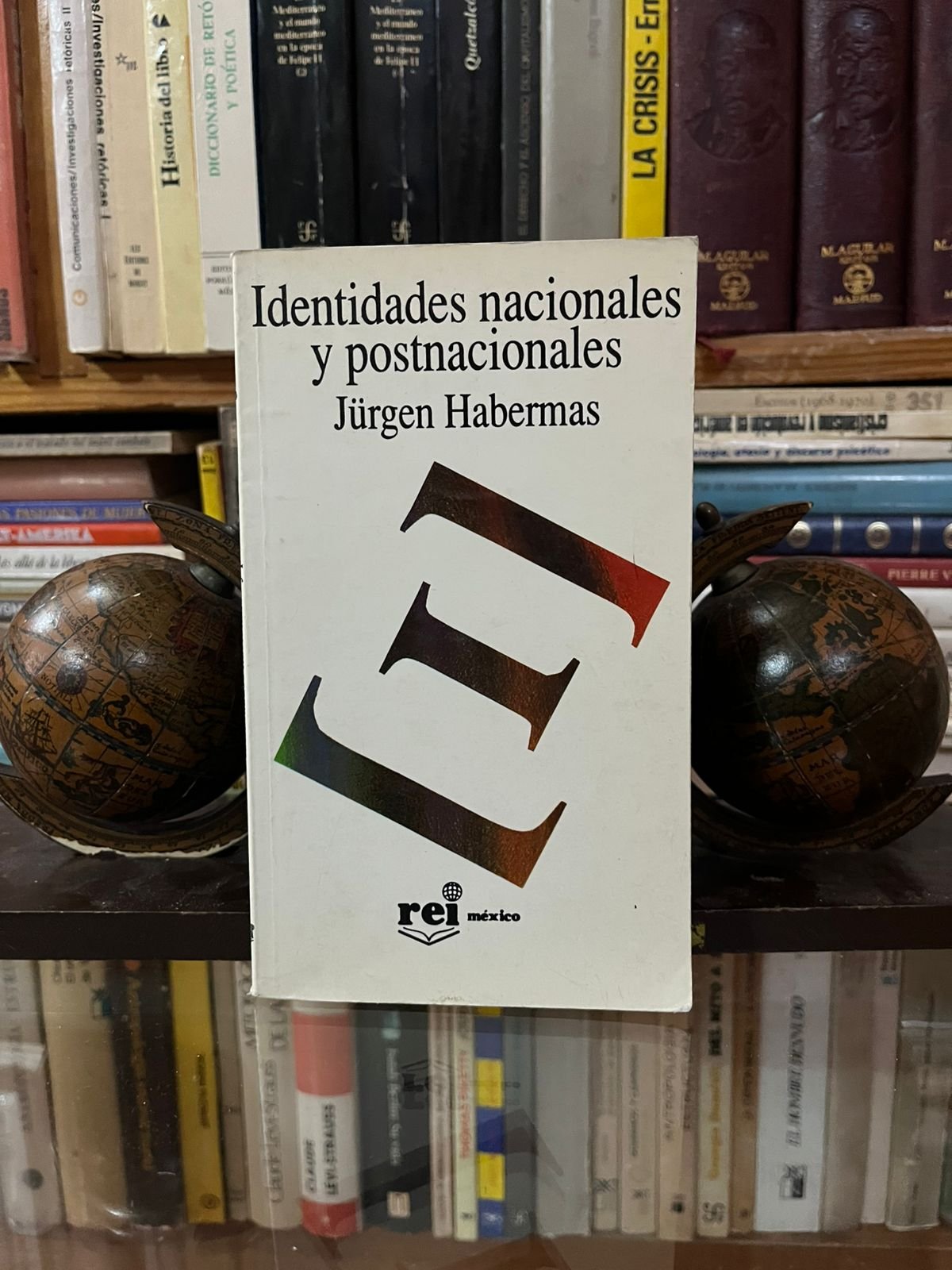 Identidades nacionales y postnacionales
