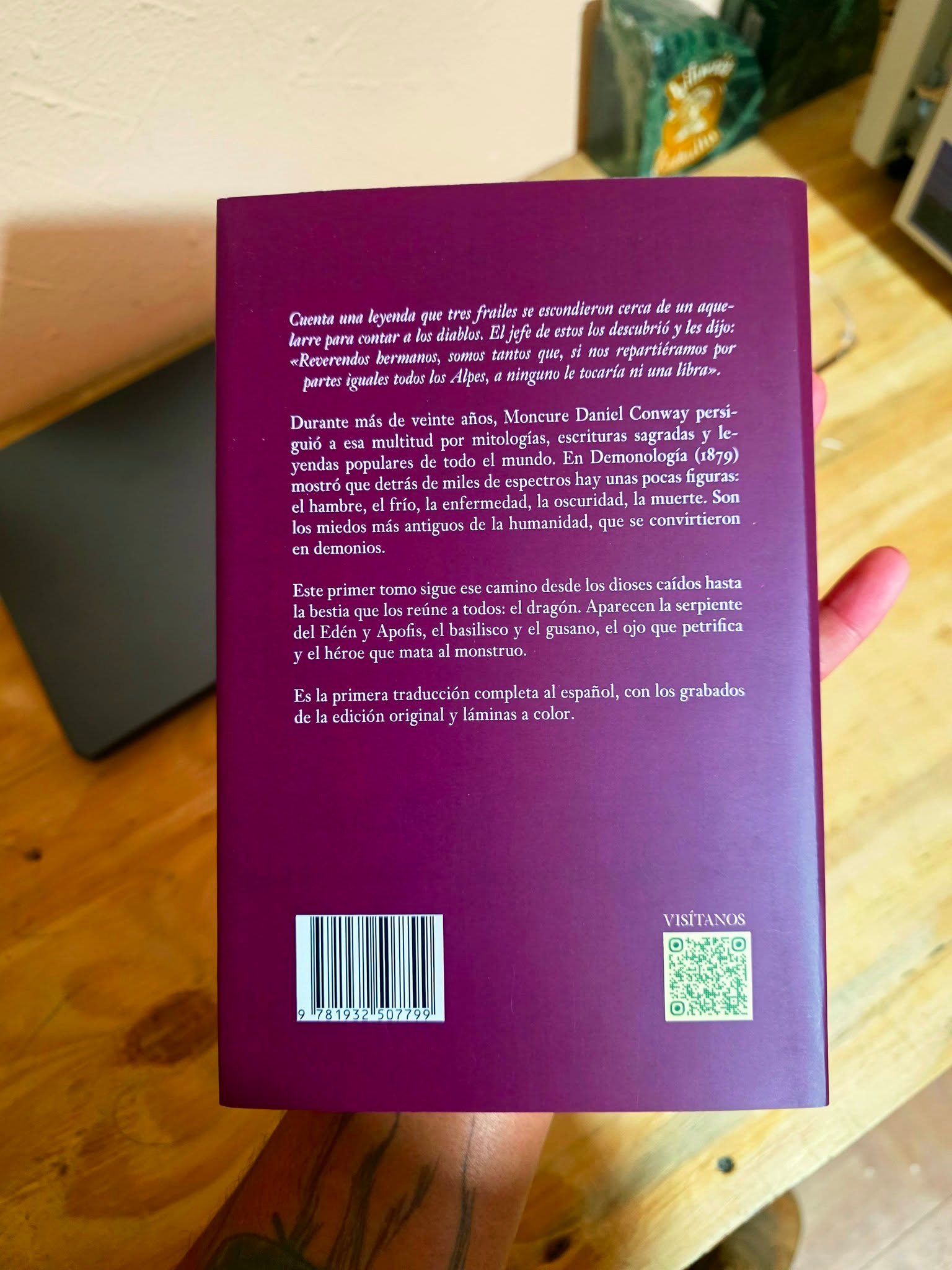 Contraportada del tomo I de Demonología de Moncure D. Conway, primera traducción completa al español, Valhalla Ediciones