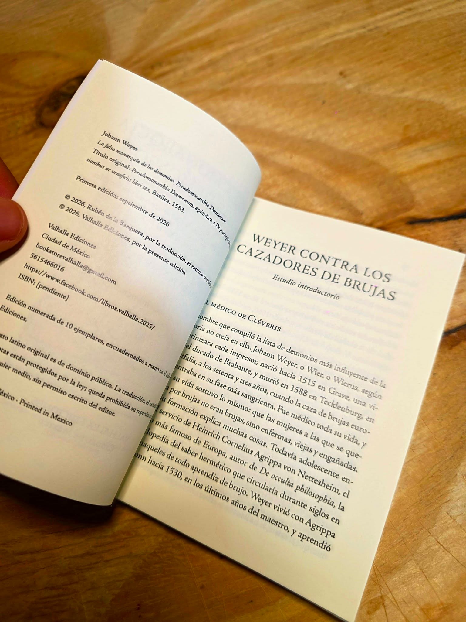 Página legal y estudio introductorio Weyer contra los cazadores de brujas, Pseudomonarchia Daemonum, Valhalla Ediciones